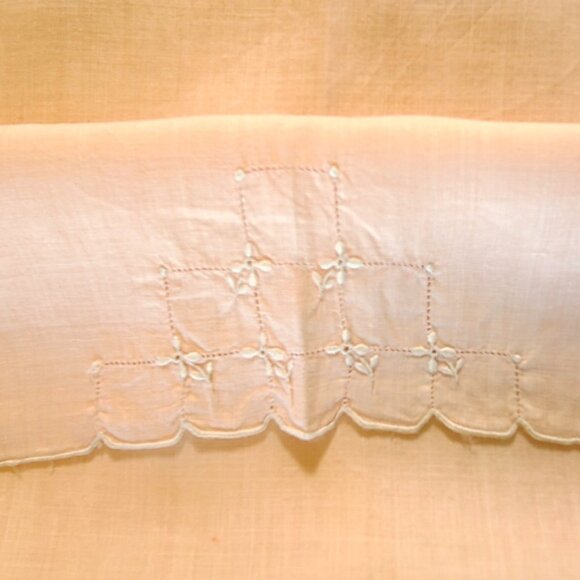 Four Beautiful Vintage Hand Embroidered Table Runners - Dresser Scarves - Picture 8 of 12